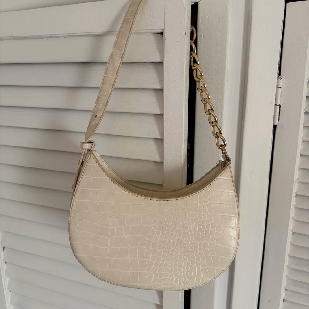 PrettyLittleThing Cream Croc Shoulder Bag with Gold Chain